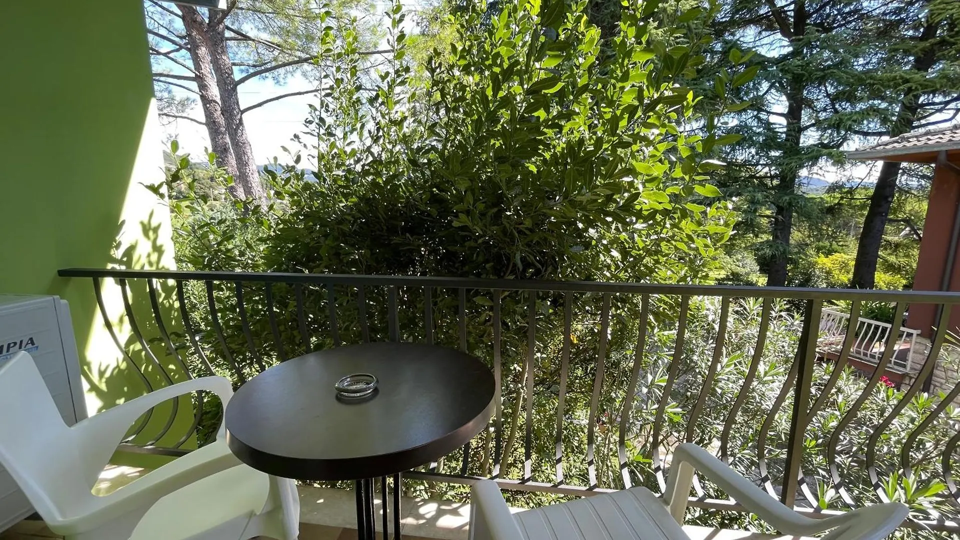 Secret Garden Egle Villa Caprino Veronese 0*,  Italy